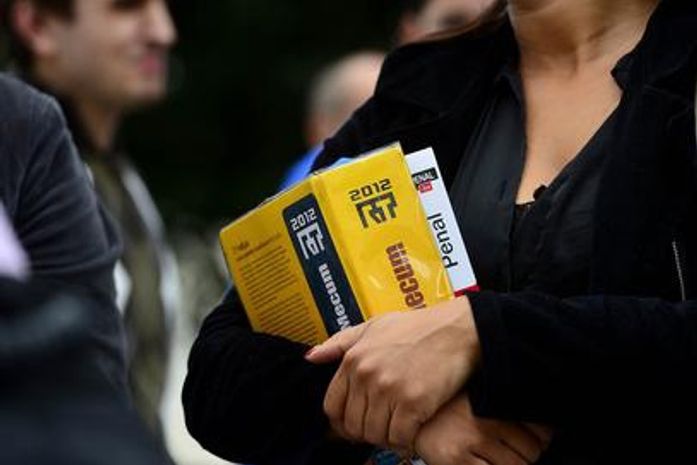 Professores pedem anulação de questões e criticam prova da OAB