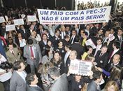 Protesto de integrantes do Ministério Público no Congresso, em abril: polêmica PEC 37 está perto do desfecho