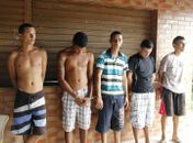 PM prende cinco acusados de tráfico e assaltos no Vergel do Lago