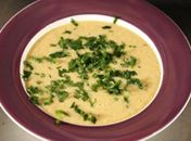 Leve e nutritiva! Sopa digestiva leva legumes  e frango