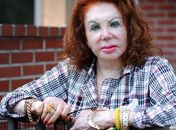 Aos 91 anos, mãe de Stallone mostra arrependimento por cirurgias plásticas