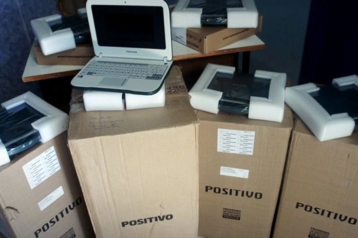 Secretaria de Educação de Anadia repassa 140 laptops para escolas do município