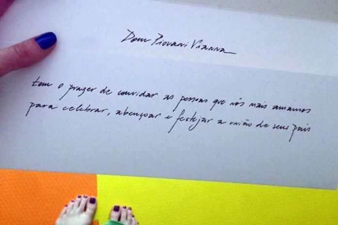 Com casamento marcado para julho, Luana Piovani mostra o convite da festa