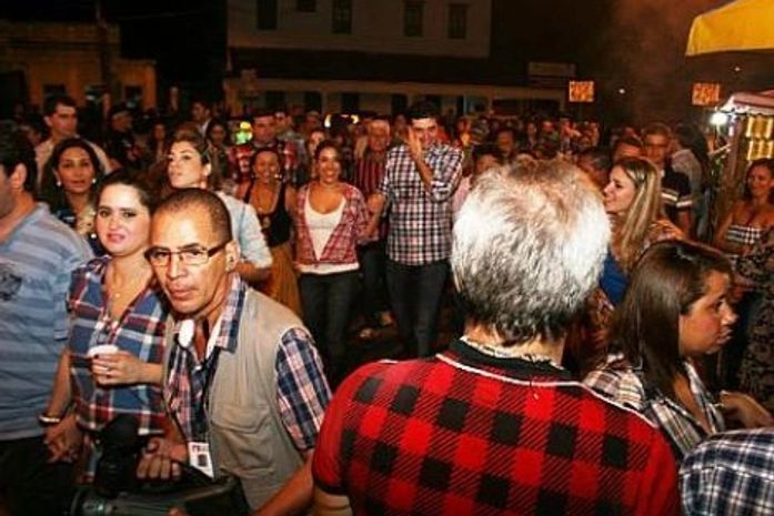 Prefeito Rui e esposa, chegando em Fernão Velho