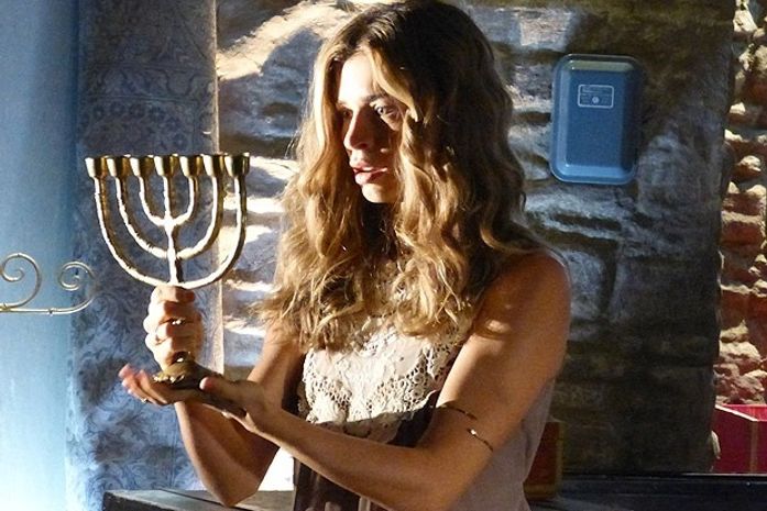 Ester encontra menorá