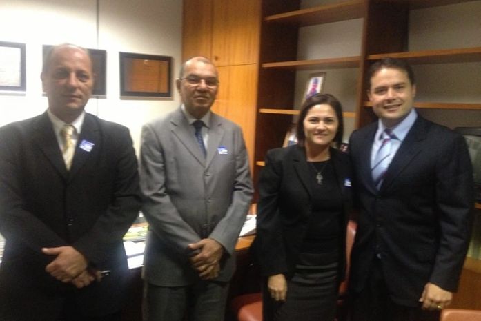 Renan Filho, a promotora Adilza Freitas e outros membros