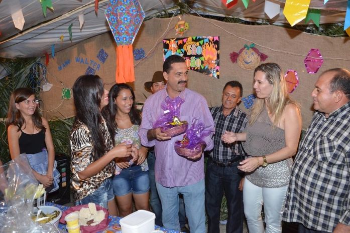 Carroceata e resgate da cultura nordestina marcam festejos juninos em Limoeiro de Anadia