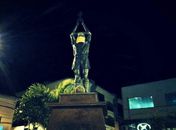 Estátua de Pelé é "amordaçada" na cidade natal do jogador