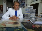 'Esse cara sou eu', diz paranaense que dubla Roberto Carlos há 40 anos