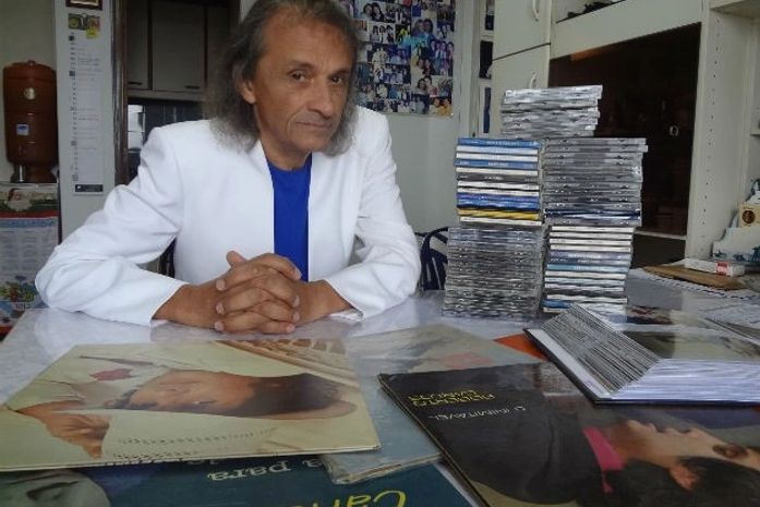 'Esse cara sou eu', diz paranaense que dubla Roberto Carlos há 40 anos