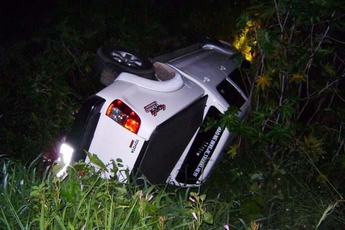Homem perde o controle e capota com carro próximo à Uneal em Palmeira dos Índios