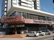 Supermercado na Ponta Verde é alvo de bandidos; arma de vigilante é roubada