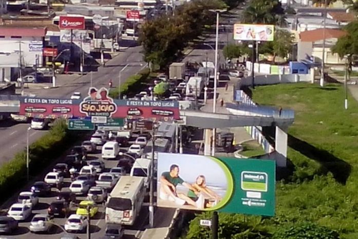 Protesto causa congestionamento na Fernandes Lima