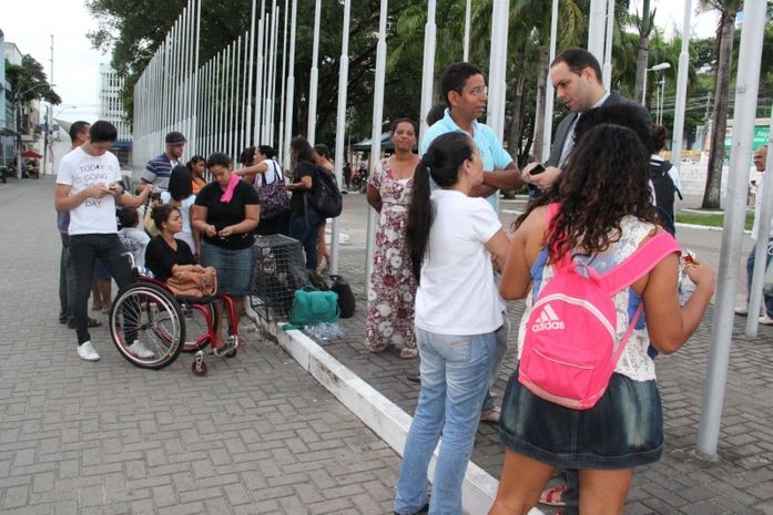 Familiares de Felipe se reuniram em frente ao Palácio do Governo