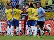 Em jogo feio, Paulinho salva no fim contra Uruguai e põe Brasil na final