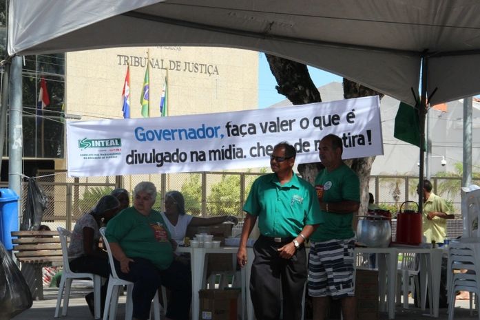 Grupo se reuniu na Praça Deodoro
