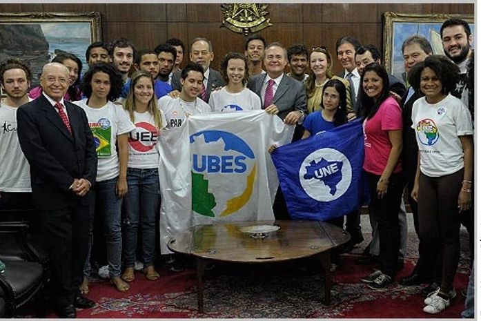 Renan recebe estudantes e apoia reivindicações da UNE