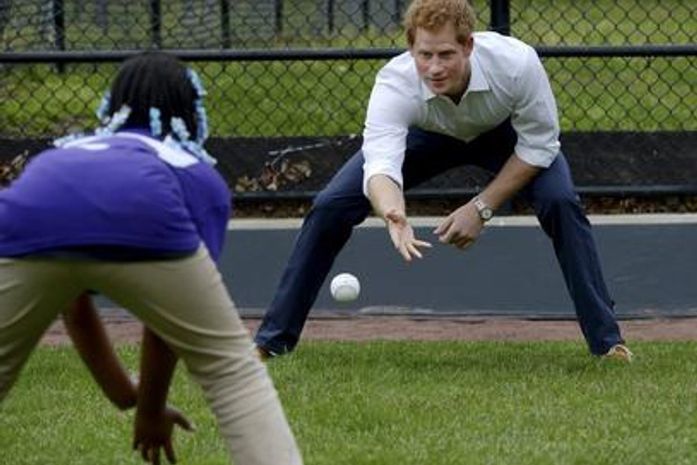 Comportamento natural! Príncipe Harry vai a pub e pede sanduíche de bacon e ovo