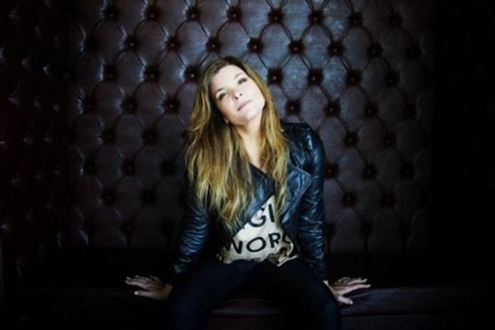 Prestes a fazer 50 anos, atriz Cristiana Oliveira diz que vive em 'tempo diferente'