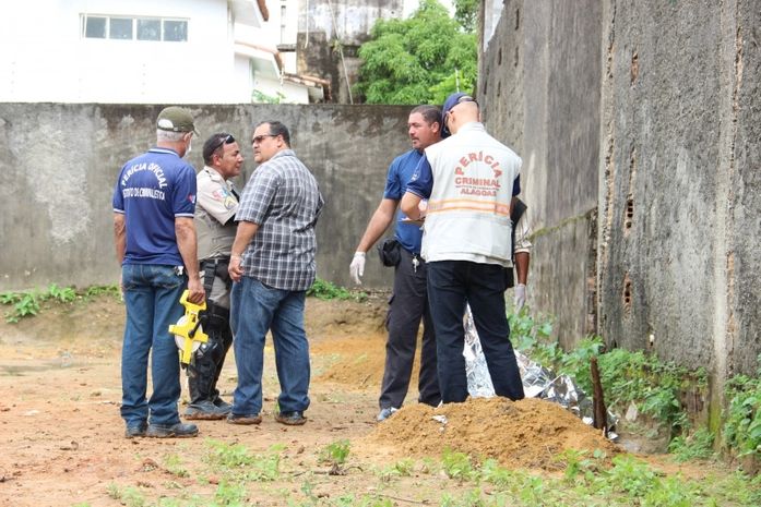 Perícia faz primeiros levantamentos