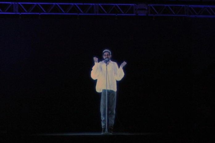 Coro de 45 mil vozes canta em show de Renato Russo em Brasília