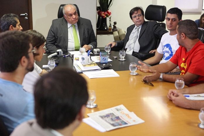 Presidente Malta Marques e vice Tumés Airan durante reunião com lideranças estudantis