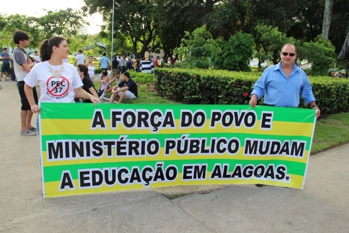 Protesto com a presença do MPE não atrai público em Maceió