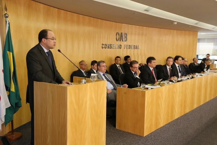 Thiago Bomfim profere saudação a ex-ministro do STF