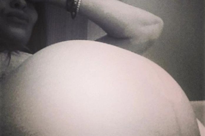 Aos oito meses de gravidez, Juliana Paes exibe barrigão: "acho que vou explodir"