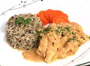 Estrogonofe com iogurte natural é um prato light e saboroso; anote 