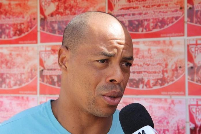 Atacante Denilson do CRB