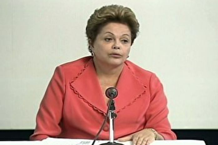 Dilma diz que 'gostaria' de ter reforma política em vigor em 2014