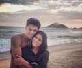 Carol Castro posta foto com namorado e se declara