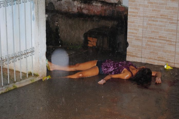 Jovem foi morta a tiros