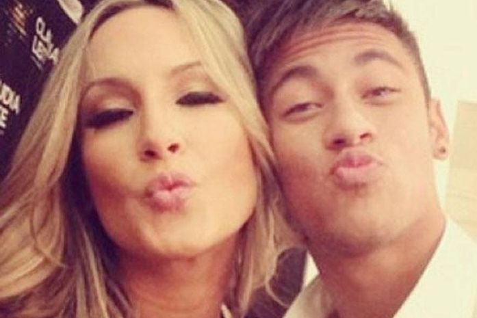 Claudia Leitte posta foto com Neymar no Instagram e o elogia: "meu divão"