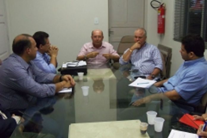 Reunião entre servidores e Mesa