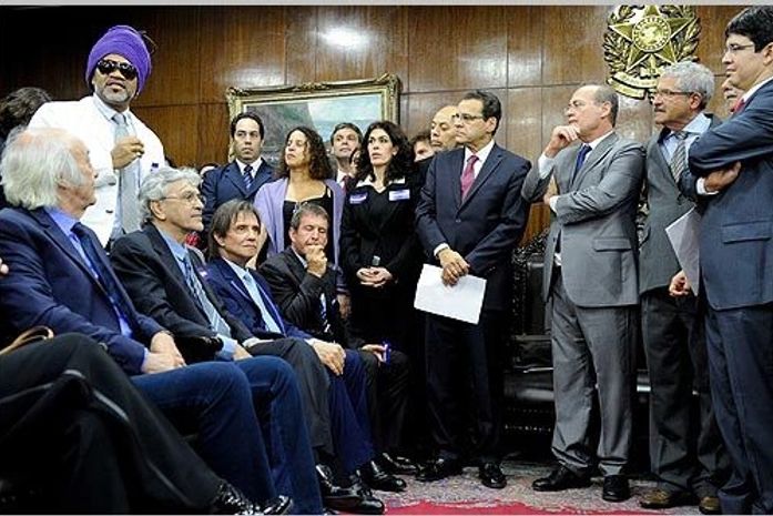 Renan e outros parlamentares receberam os artistas