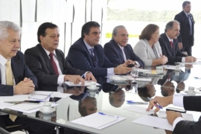 Reforma política: plebiscito ocorrerá em 2014, mas regras valerão só em 2016
