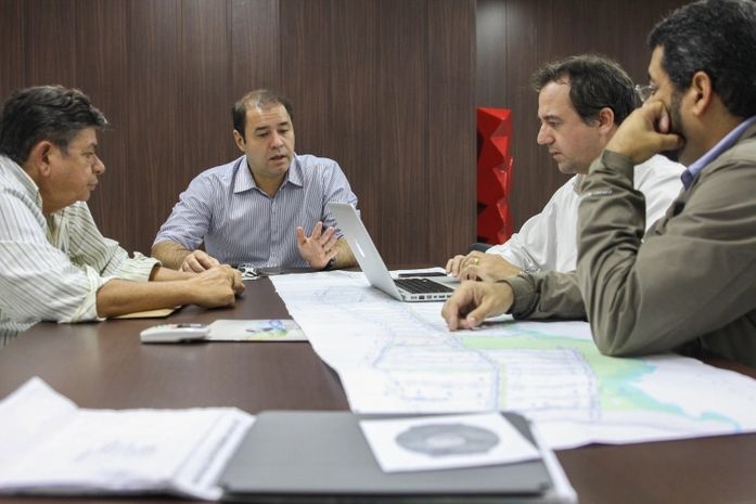Reunião com o secretário da Infraestrutura, Marco Fireman, no final desta tarde, com o diretor da construtora Sanco, Marcelo Saldanha
