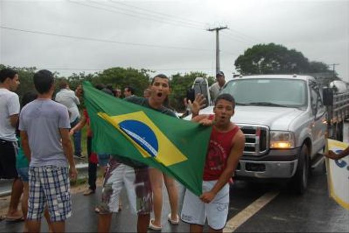 Moradores de Marechal Deodoro realizam protesto nesta sexta-feira