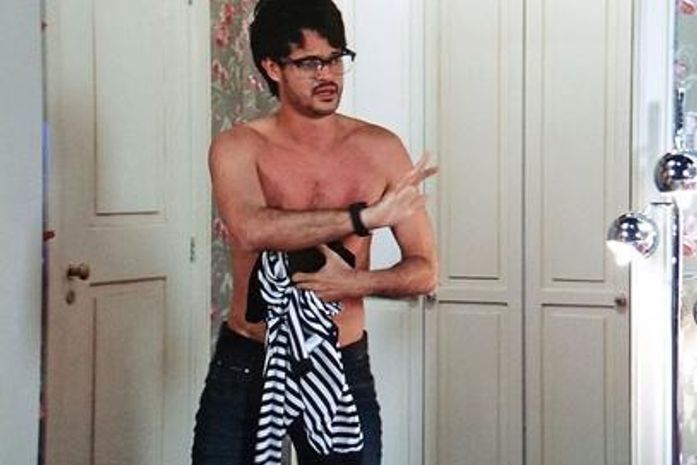 'Amor à Vida': Perséfone tenta perder virgindade, mas Renan falha