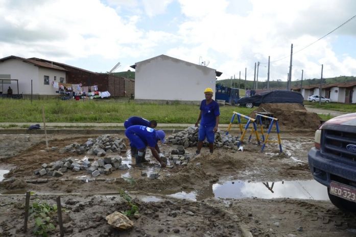 Começam obras em rede de drenagem em conjunto da Reconstrução