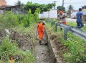 Equipes da Prefeitura realizam limpeza 