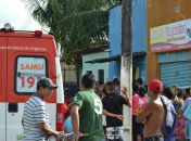 Populares em frente ao Bar do Vaqueiro