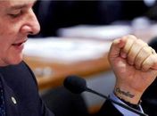 Collor faz artigo para a Folha de S.Paulo:Ineditismo da rua