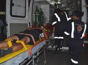 Colisão entre um veículo de passeio e uma motocicleta deixa um ferido