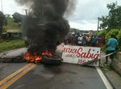 Moradores bloqueiam BR 316 por causa da falta d'água