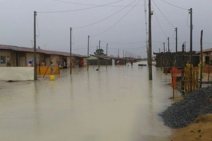 Casas do conjunto Bosque dos Palmares foram tomadas pela água
