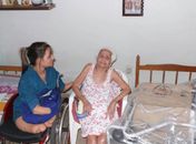 Deputada faz maratona para entrega de cadeiras de rodas