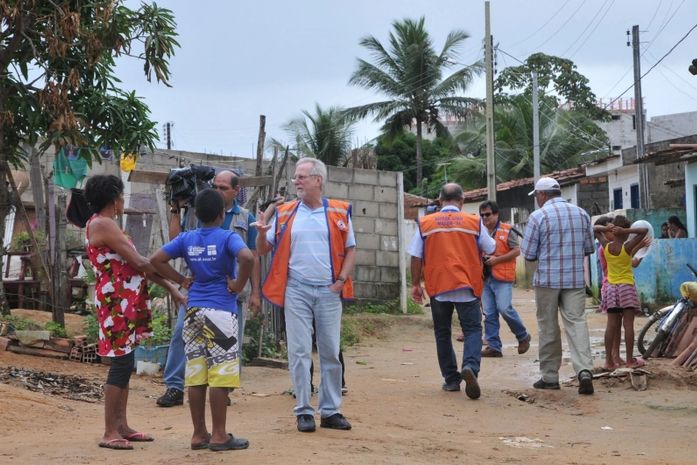 Defesa Civil e SMCCU dão assistência a famílias em áreas de risco